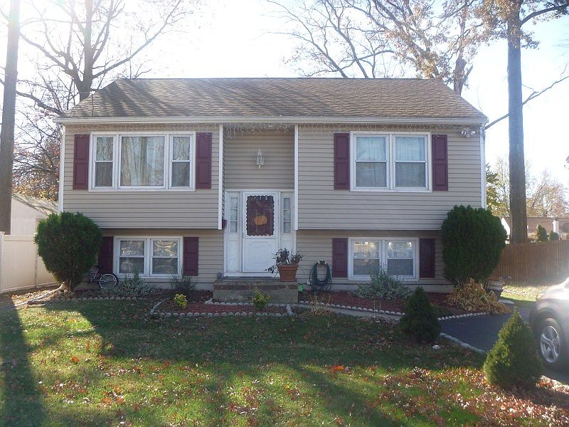 2nd image of 115 Ayres Pl