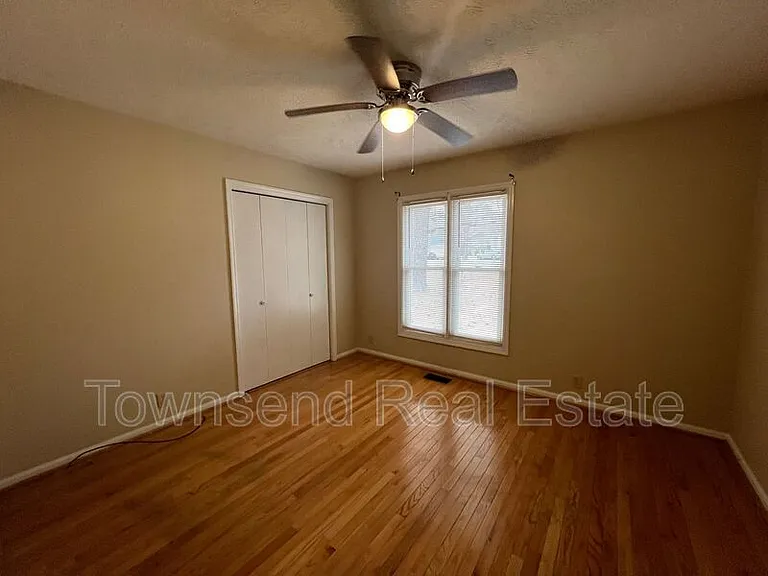 5214 Rockingham Rd — Photo 9