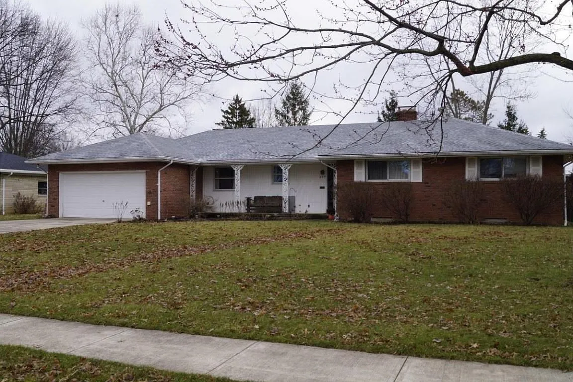 534 Hickory Dr photo 1