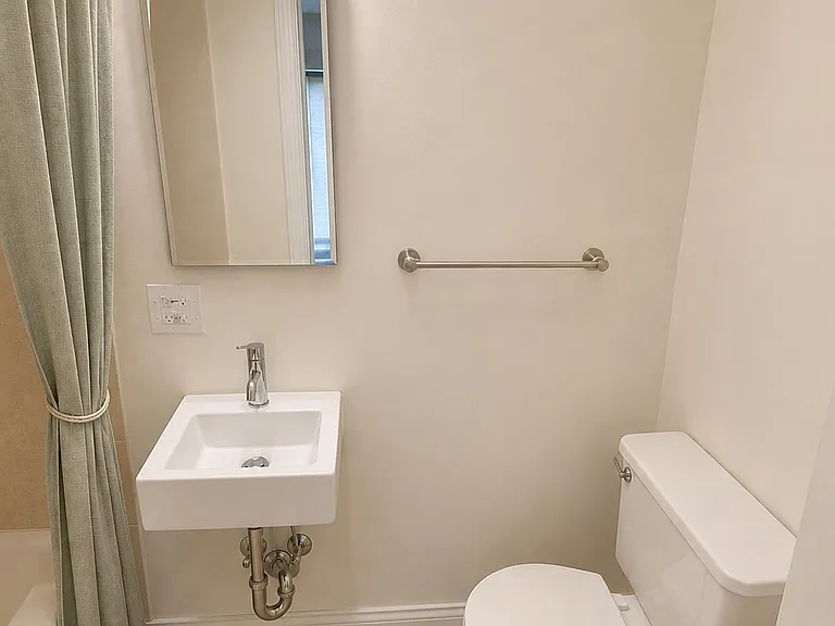 240 Forest Ave #1 — Photo 9