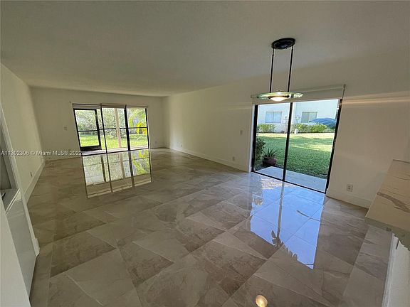 3rd image of 409 Lakeview Dr APT 104