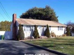 2 Sunset Dr, Cromwell, CT 06416