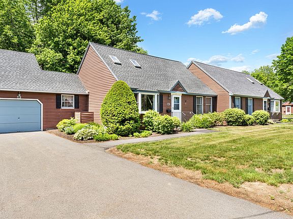 2nd image of 13 Cortland Circle #13
