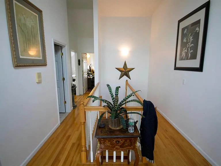 110 Outlook Ave #2 — Photo 3