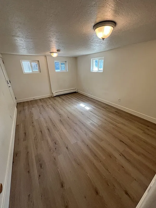 1 bed, 1.0 bath, 731 sqft, $975 — Photo 2