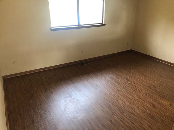 5th image of 343 Whetherbine Way E