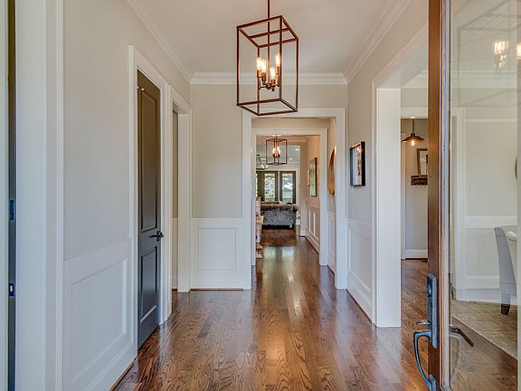 5th image of 315 Stewart St