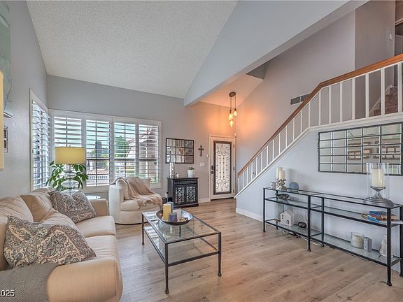 5th image of 353 Templeton Dr