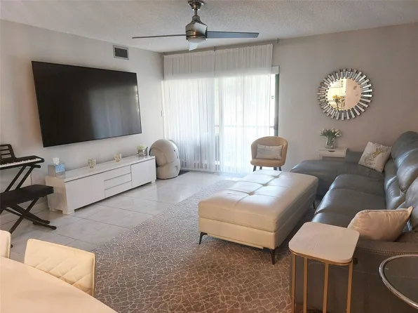 912 SW 9th Street Circle #105, Boca Raton, FL 33486