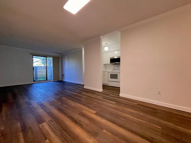 10580 Holly Park Ln #10580 — Photo 7