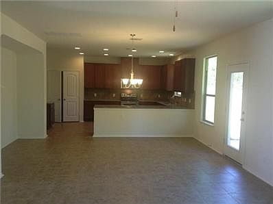 4th image of 824 Strickling Dr