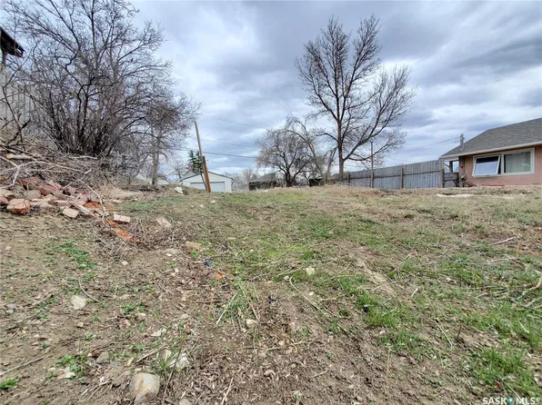 311 10th Avenue NW, Swift Current, SK S9H 1B7