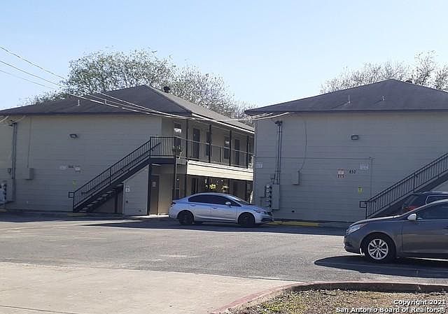 1st image of 926 Drury Ln #4