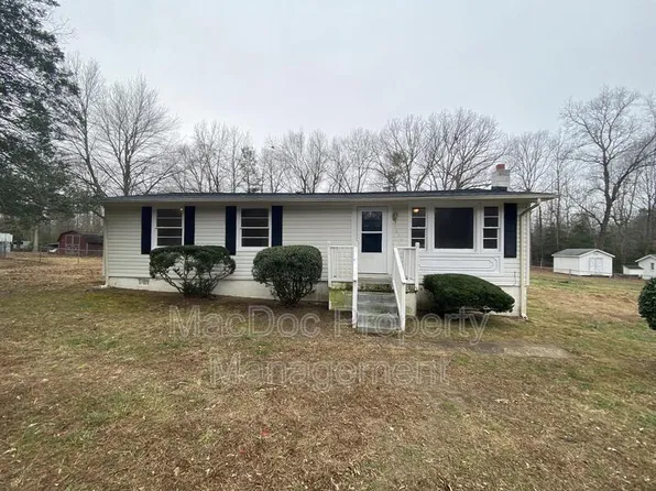 7258 Twin Cedars Dr, Woodford, VA 22580