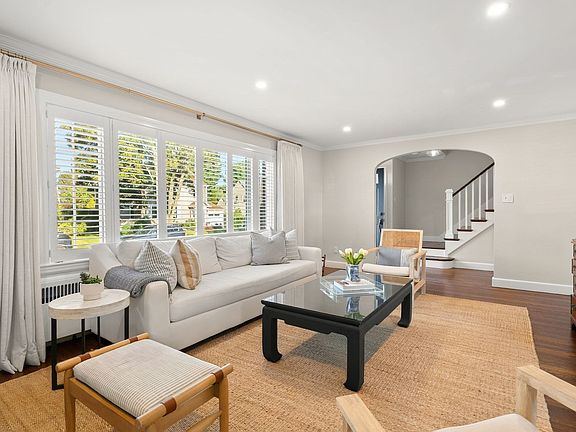 3rd image of 31 Sevinor Rd