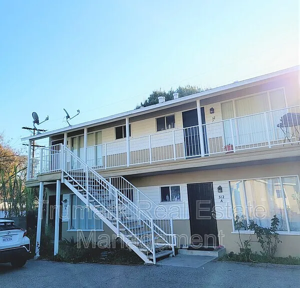 512 Irving Ave #D — Photo 12