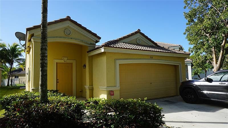 1st image of 907 Golden Cane Dr