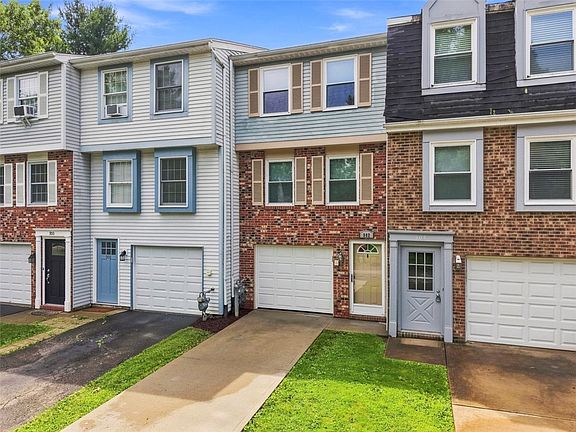 2nd image of 902 Lynwood Ct