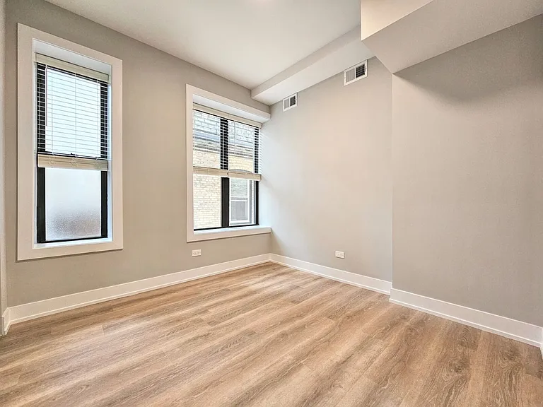 437 W Belden Ave #17 — Photo 5