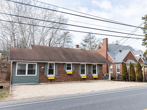 2nd image of 713 Thornhill Rd