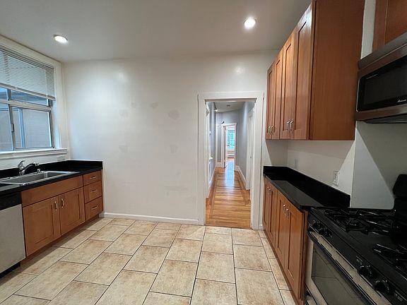 5th image of 1235 Bay St #1