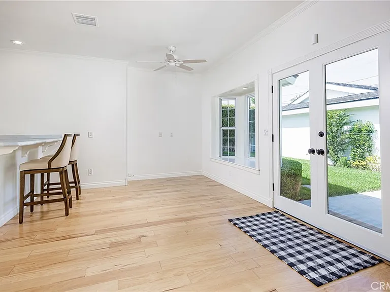 408 Flower St — Photo 11