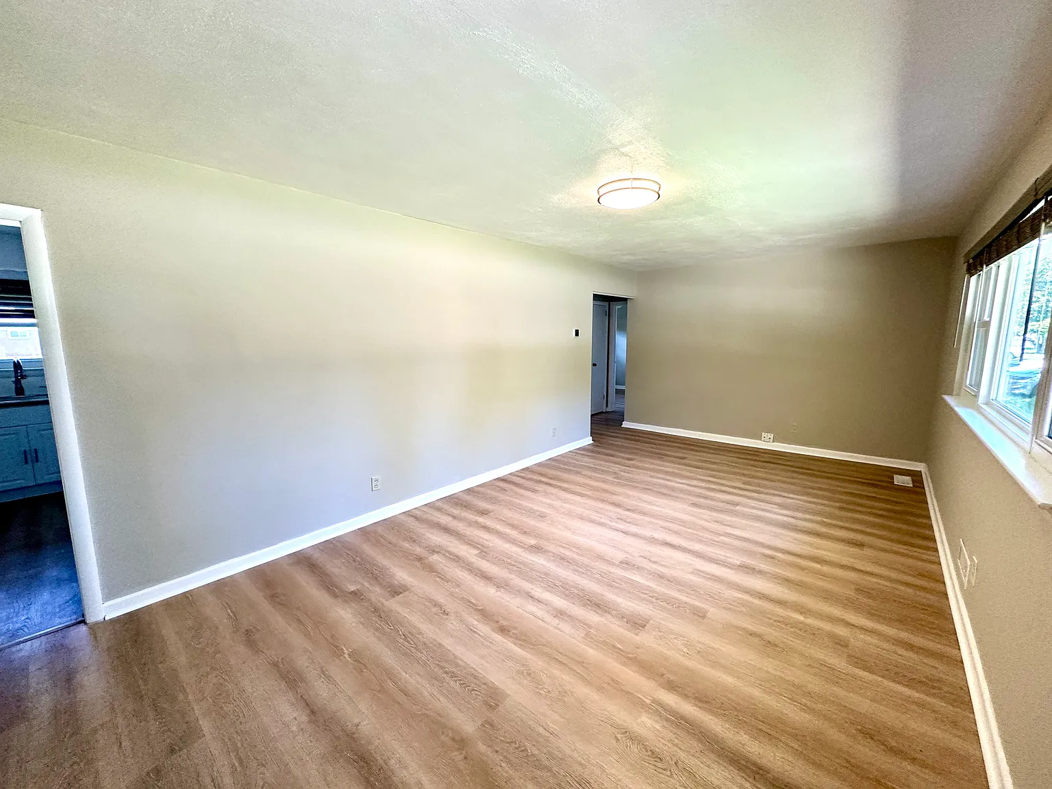 2 bed, 1.5 bath, 1325 sqft, $2,200 — Photo 3