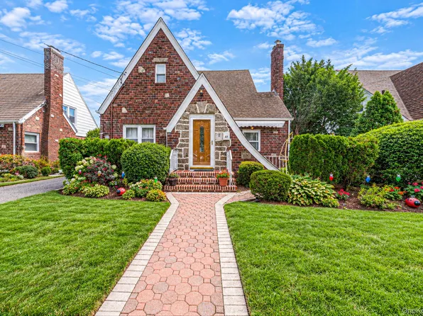 22 Flint Avenue, Hempstead, NY 11550