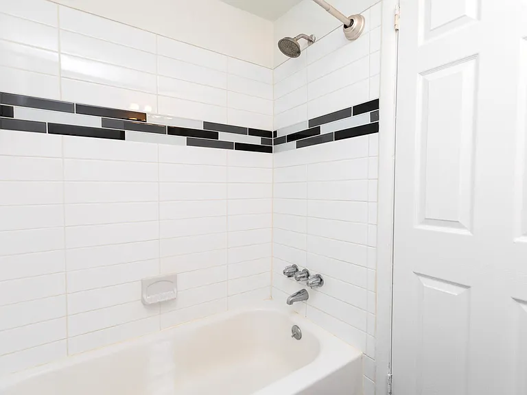 31 W Allens Ln — Photo 4