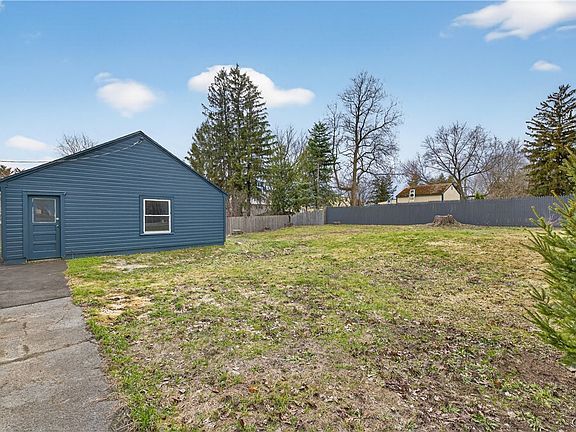 3rd image of 303 Fremont Rd