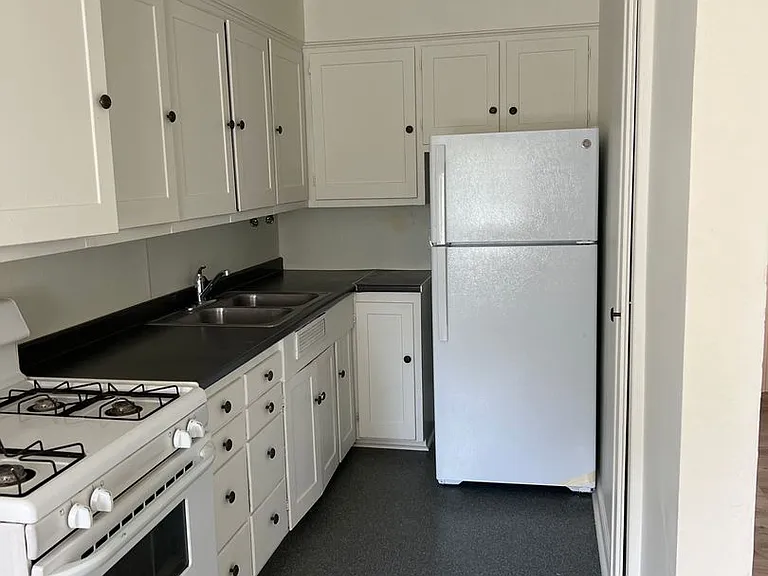 40 S Clinton St — Photo 11