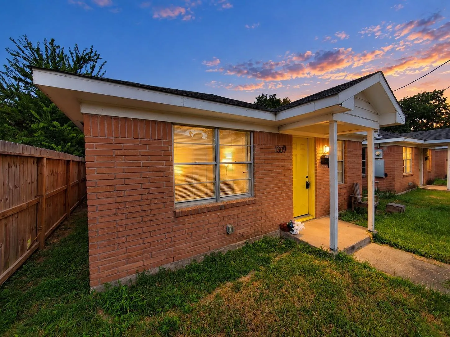 2 bed, 1.0 bath, 720 sqft, $1,100 — Photo 1