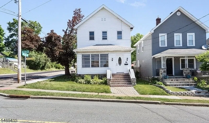 3 bed, 1.0 bath, $2,950 — Photo 1
