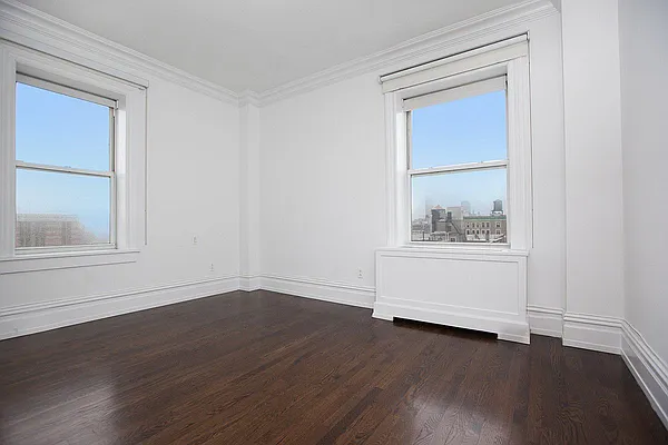 Sold by Defiant Realty LLC | media 8