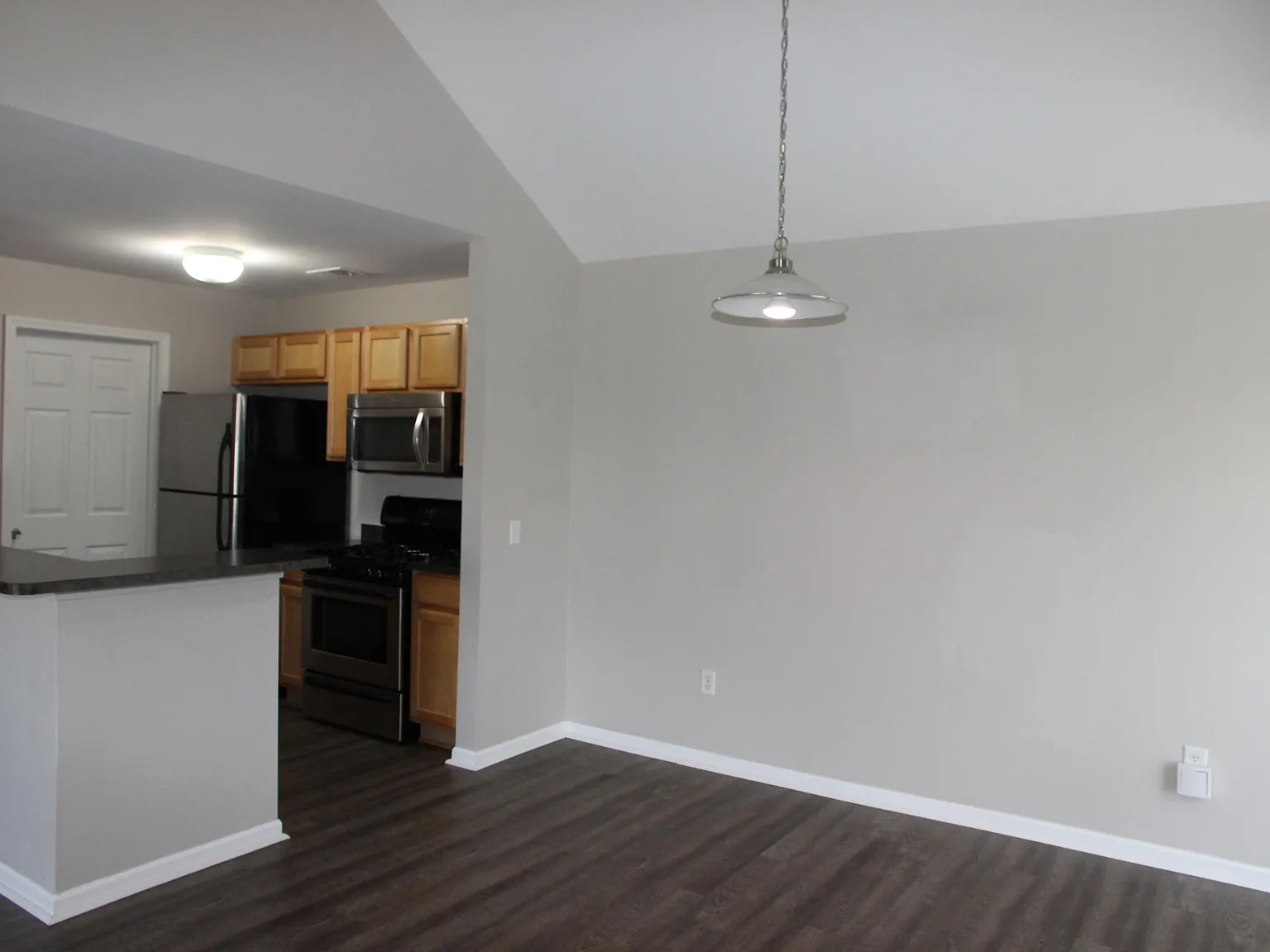2 bed, 2.0 bath, 1217 sqft, $1,950 — Photo 4