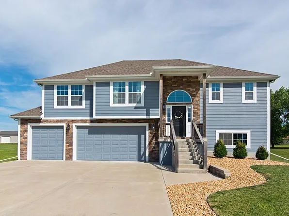 19693 Tonganoxie Dr, Tonganoxie, KS 66086