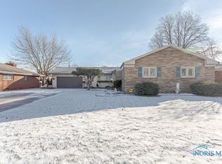 541 Holly Dr, Oregon, OH 43616