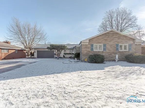 541 Holly Dr, Oregon, OH 43616