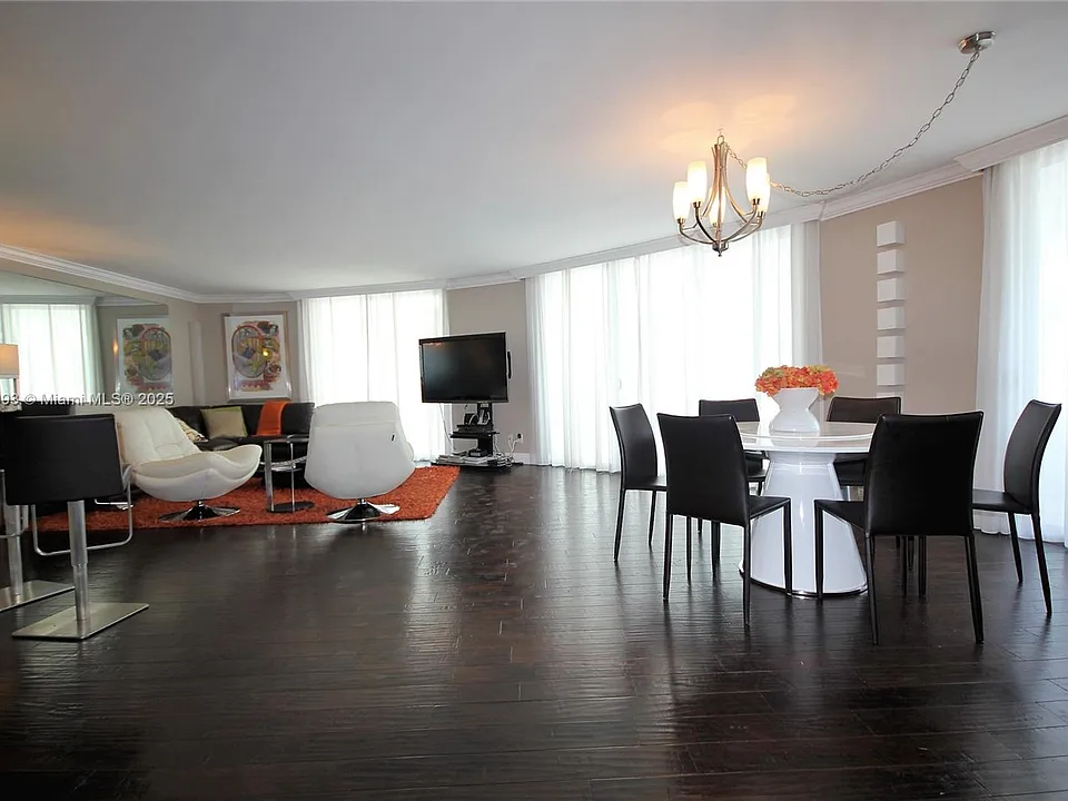 5151 Collins Ave #924