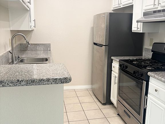 3rd image of 428 Hawthorne St APT 216