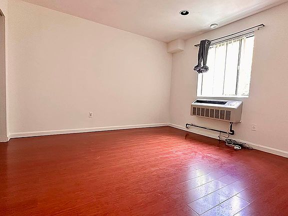 2nd image of 7618 Grand Central Pkwy APT 4F