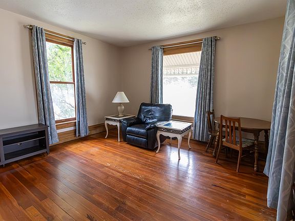 3rd image of 476 Frederick St