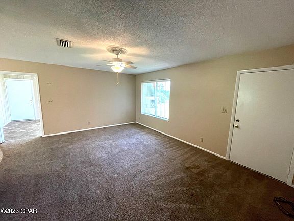 3rd image of 4913 Davis Dr