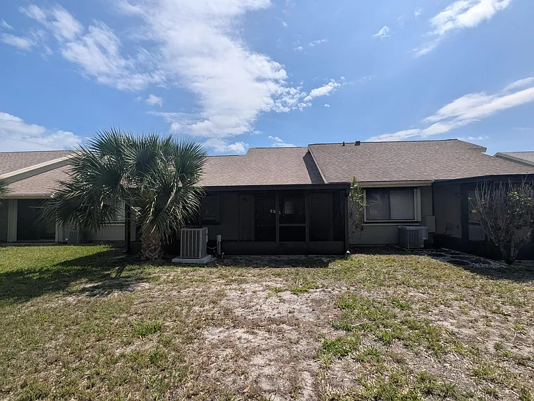 1455 SE Colchester Cir — Photo 18
