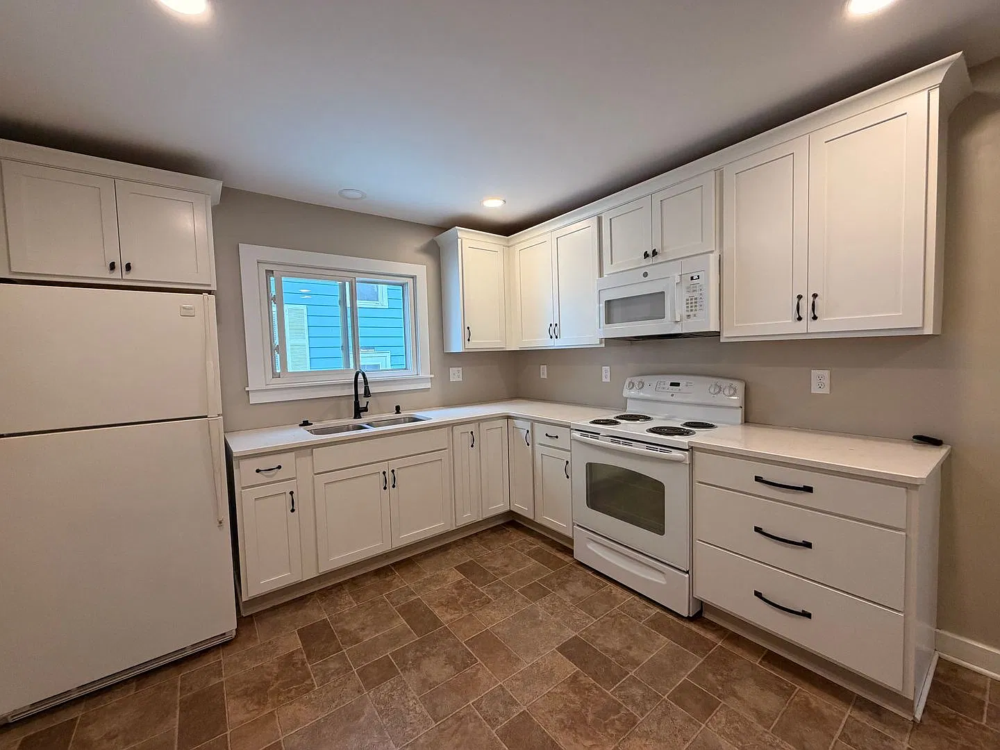 Cute 2 bedroom home on the West Side of Grand Rapids — Photo 3