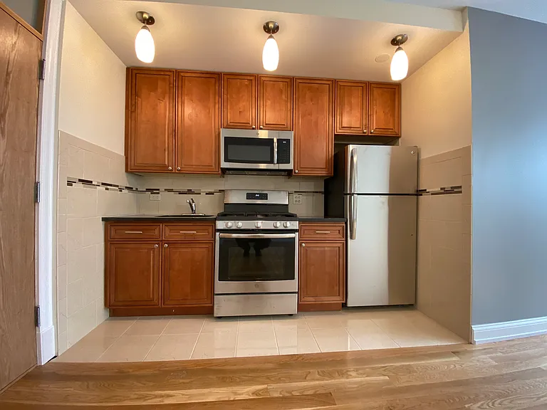 4552 N Clark Street — Photo 12