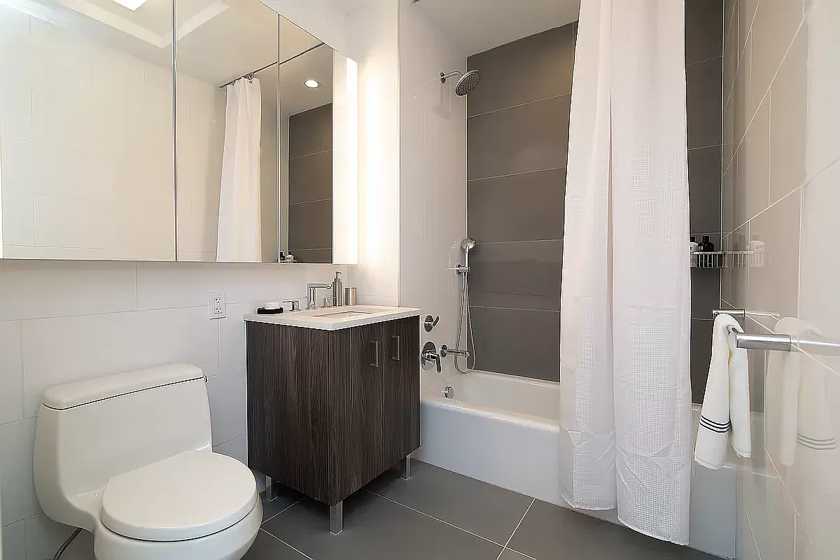 42 West 33rd Street — Photo 4