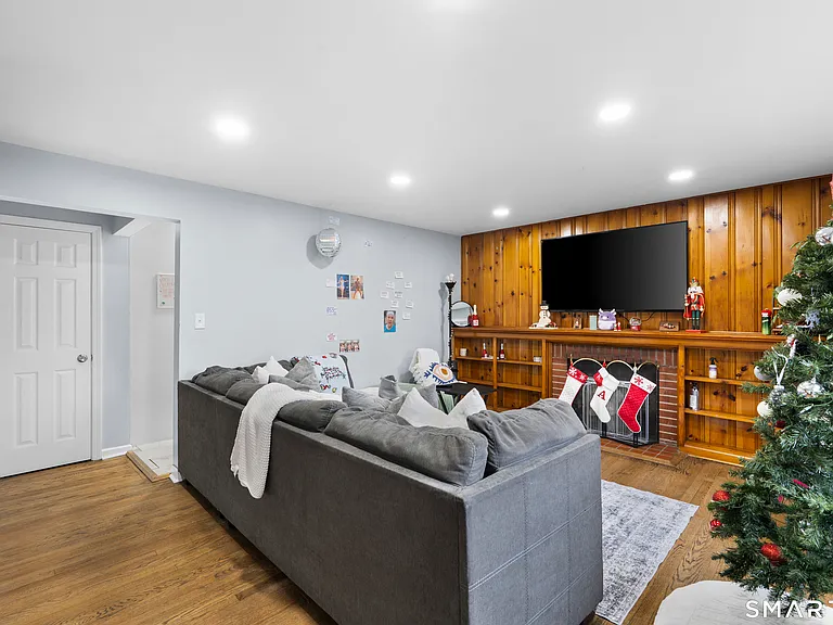 5 Cloverhill Ave — Photo 4