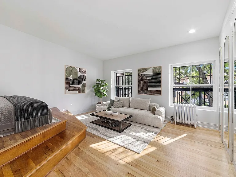 318 W 14th St #4 — Photo 11