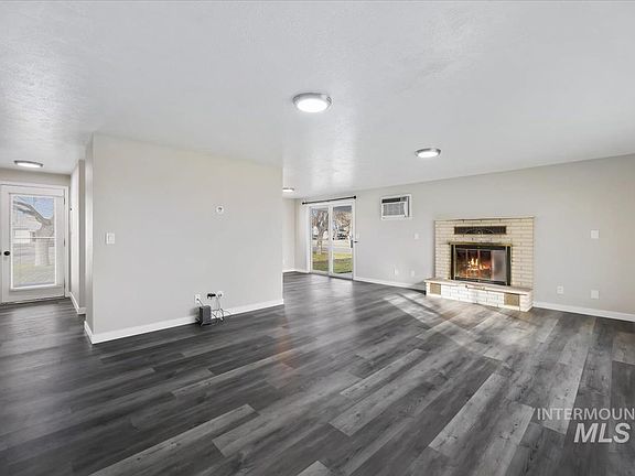 2nd image of 815 Ayers Ave